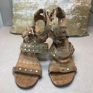 dolce vita eddie sandal taupe